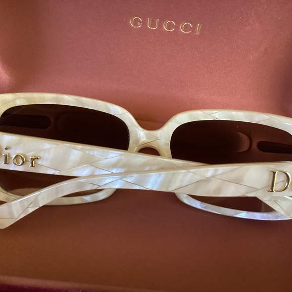 Beautiful Vintage Authentic Dior Sunglasses With Velvet Gucci Case - Picture 7 of 10